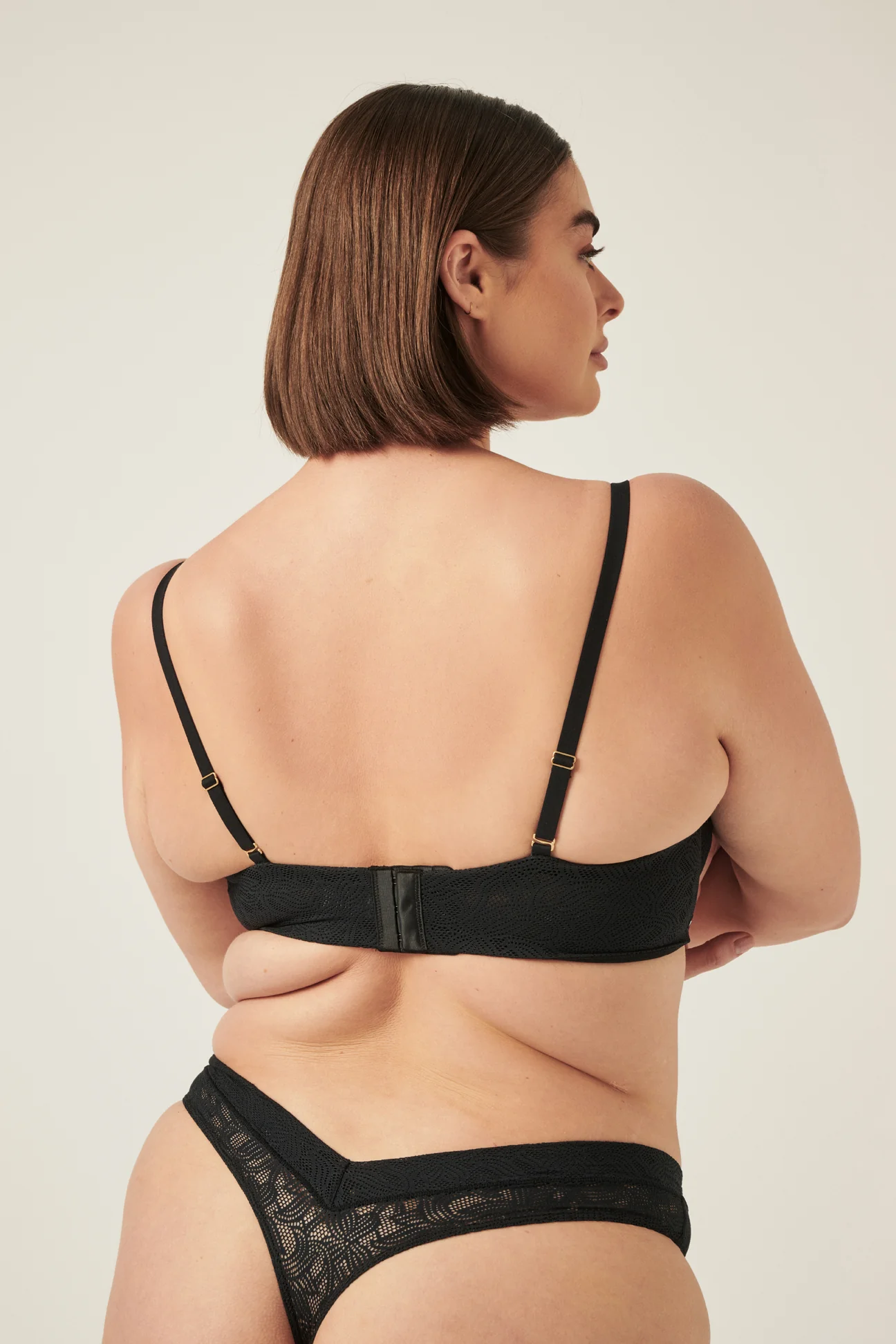 The Lace Strapless Multiway Bra - Black - Image 4