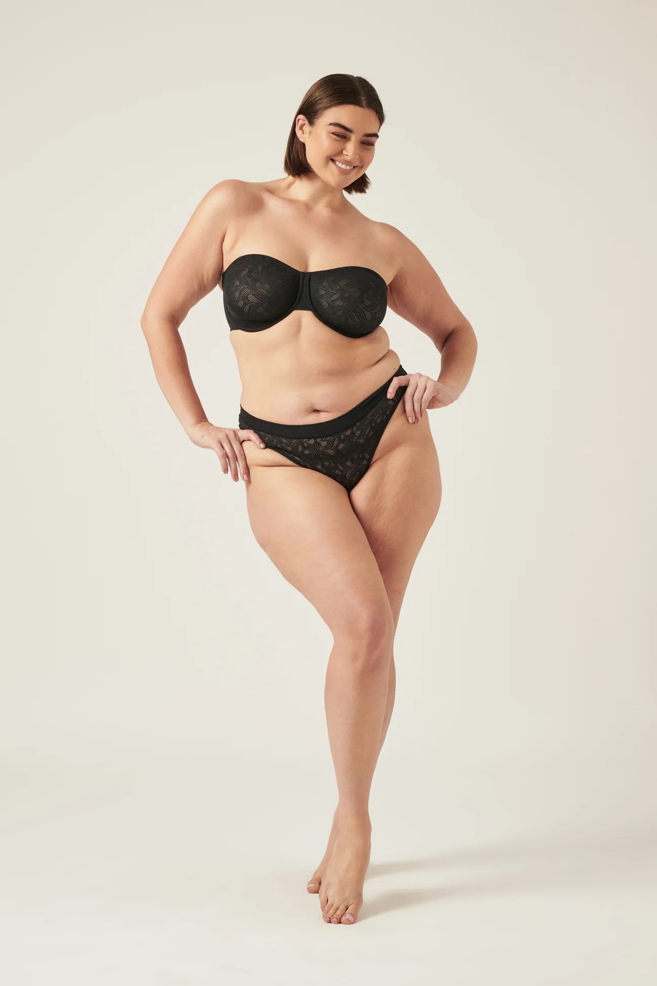 The Lace Strapless Multiway Bra - Black - Image 5